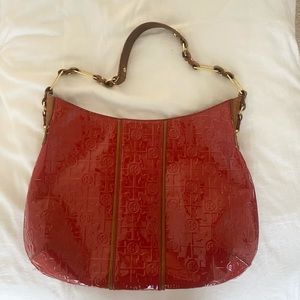 Tory Burch Red Patten leather shoulder bag.